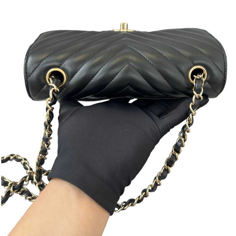 CHANEL 2.55 Reissue Calfskin Leather Quilted Small Flap Chain Shoulder Bag