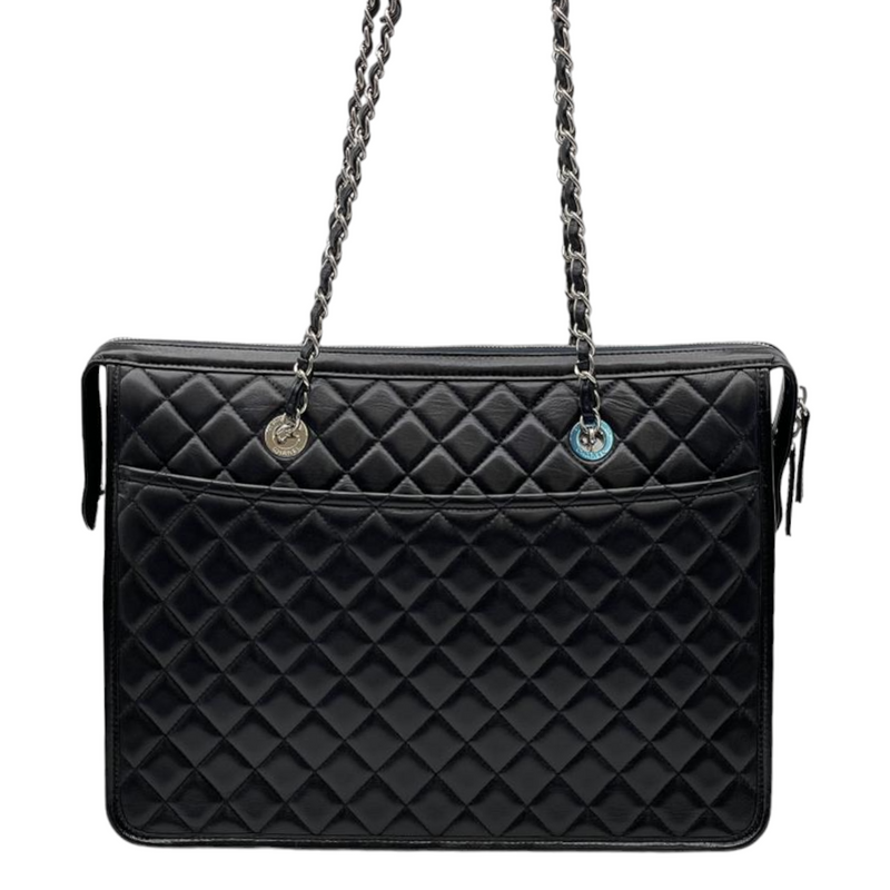 Shiny wet-look quilted nylon handbag