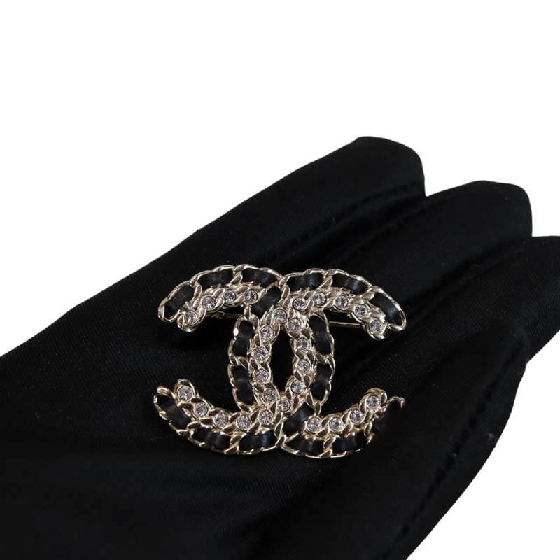 Chanel black Heart and gold metal CC logo brooch