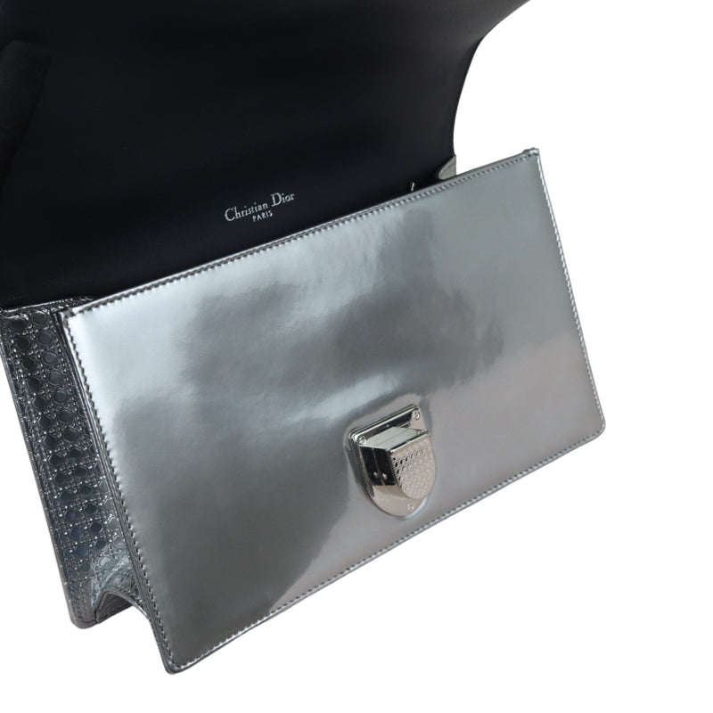 Diorama Flap Medium Metallic Patent Silver SHW