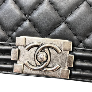 Boy Flap Old Medium Calfskin Quilted Black RHW