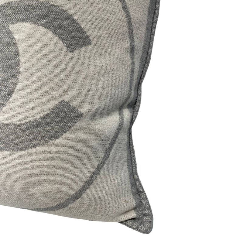CC Pillow Merino Wool Cashmere Grey Off White