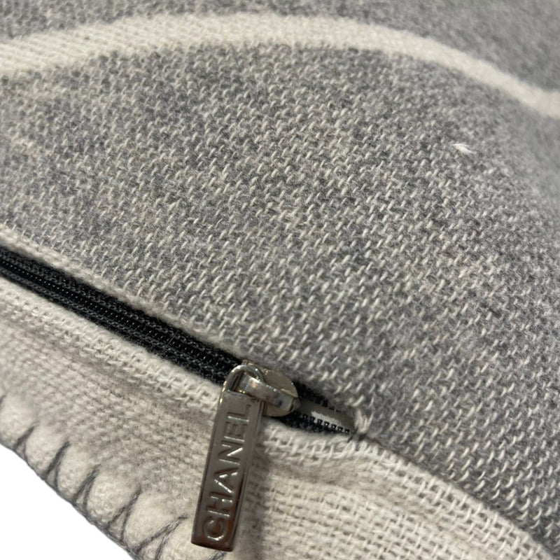 CC Pillow Merino Wool Cashmere Grey Off White