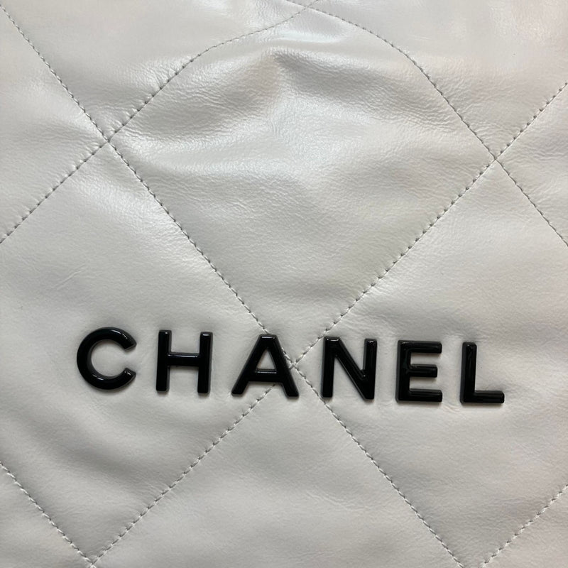 22 Small Shiny Calfskin Quilted White GHW