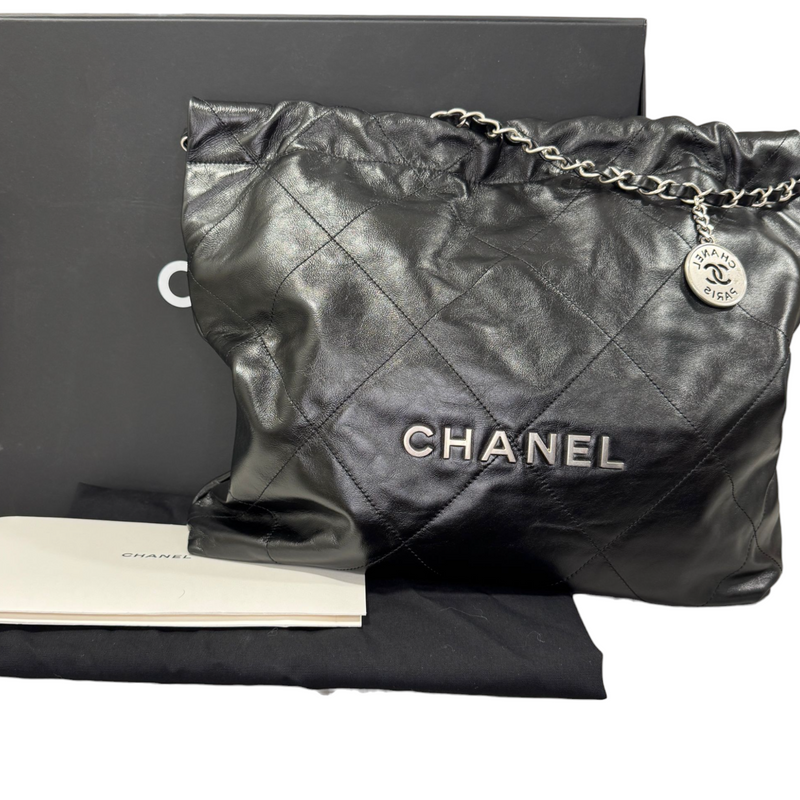 22 Medium Shiny Calfskin Quilted Black SHW