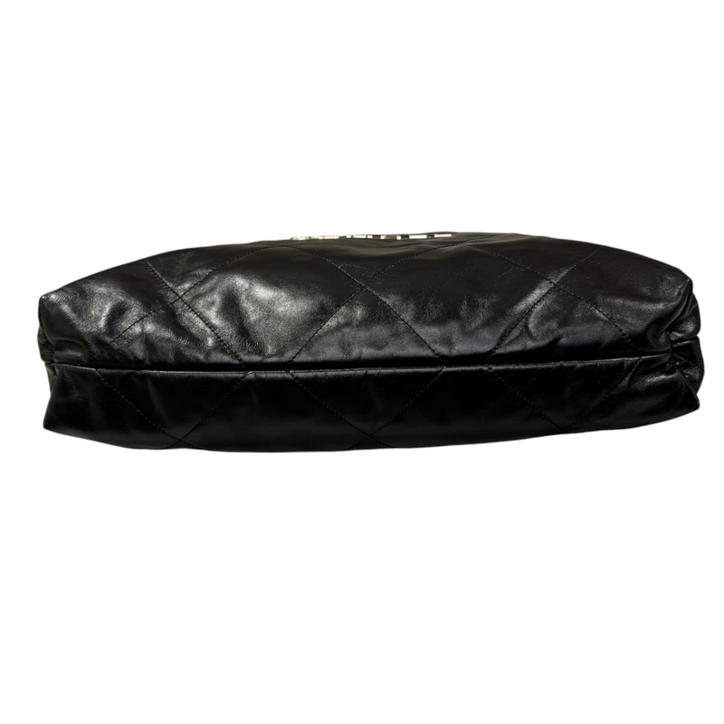 22 Medium Shiny Calfskin Quilted Black SHW