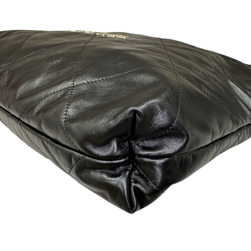 22 Medium Shiny Calfskin Quilted Black SHW