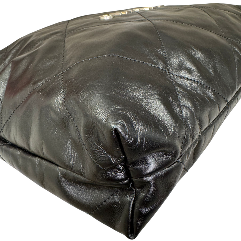 22 Medium Shiny Calfskin Quilted Black SHW