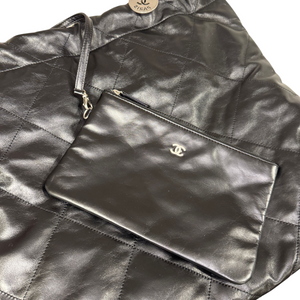 22 Medium Shiny Calfskin Quilted Black SHW