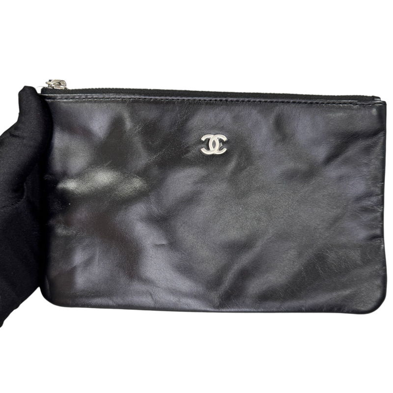 22 Medium Shiny Calfskin Quilted Black SHW