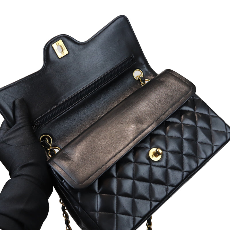 Medium Flap Lambskin Black GHW