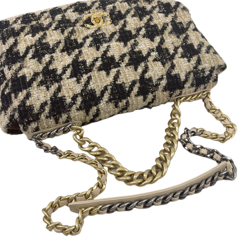 chanel quilted shoulder bags