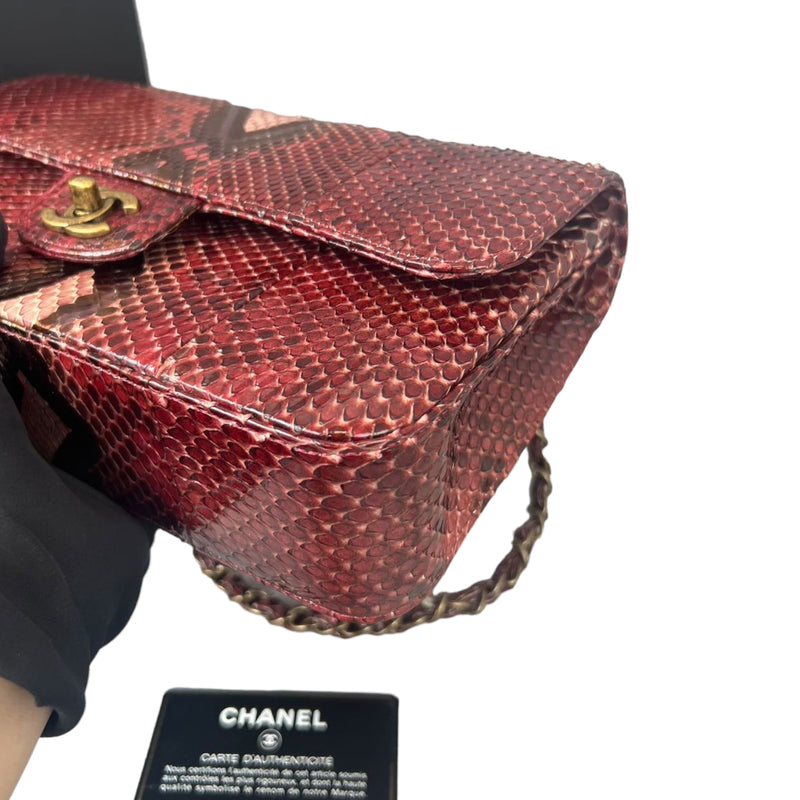 Classic Flap Medium Python Red GHW