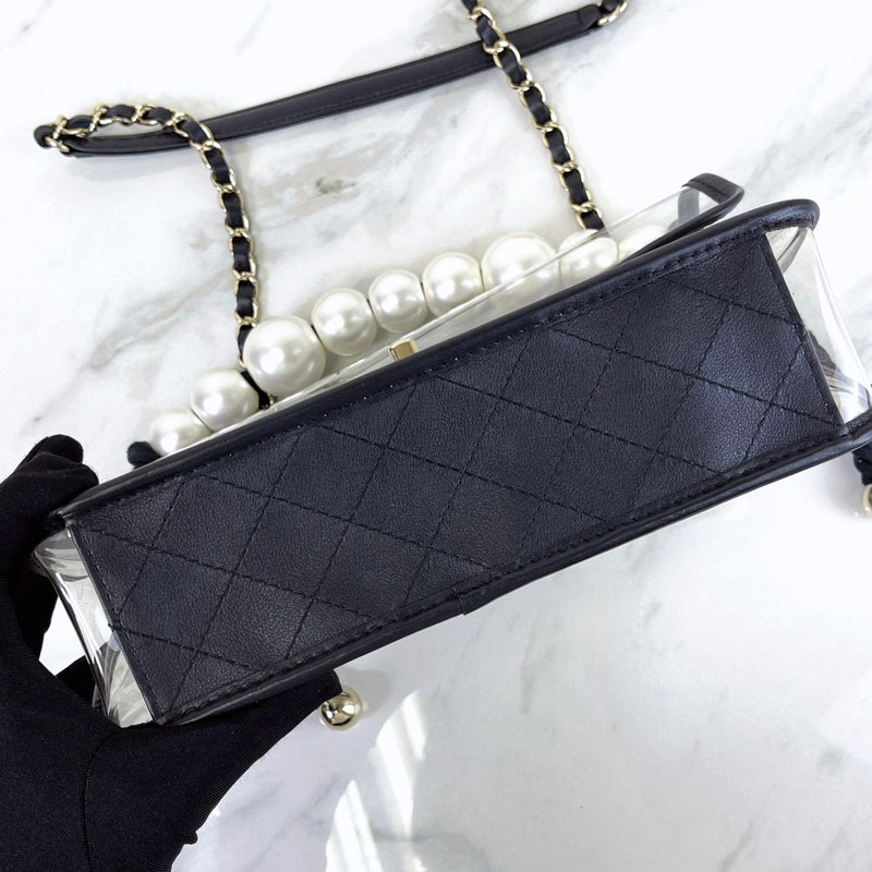 Coco "Sand by the Sea" Runway Pearl Handle Black PVC