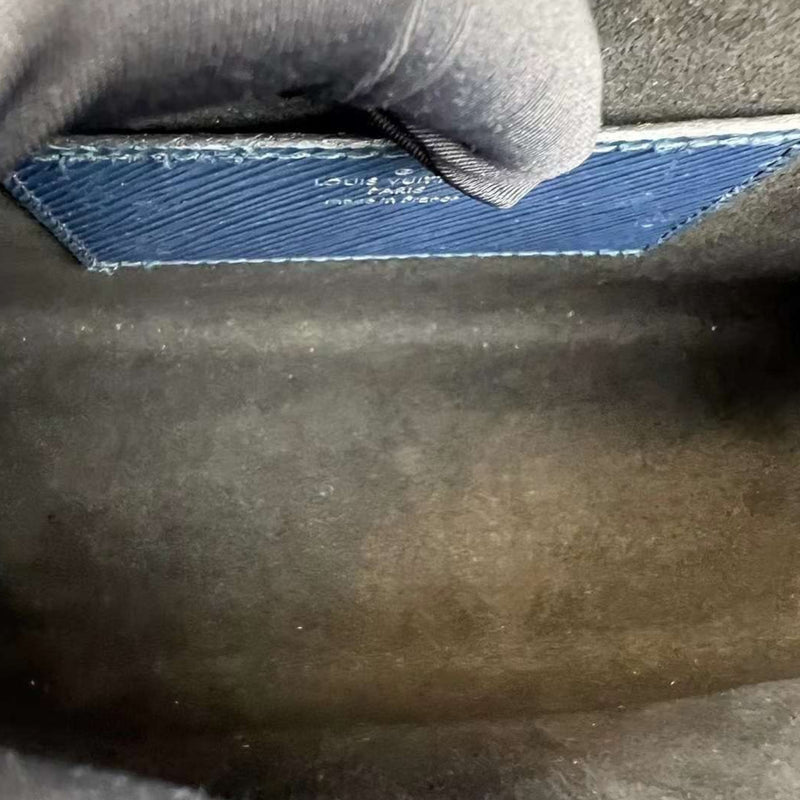 Twist Lock Epi Leather MM Blue SHW
