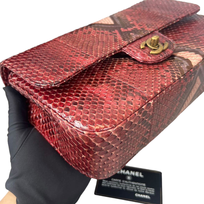 Classic Flap Medium Python Red GHW
