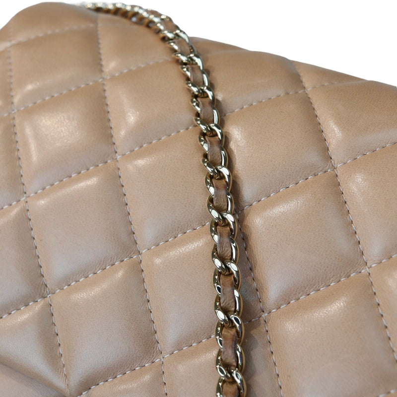 Timeless Clutch in Lambskin Leather Caramel LGHW