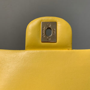 Classic Flap Medium Lambskin with Light GHW