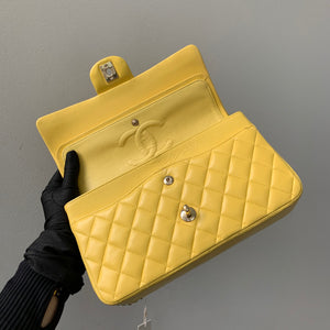 Classic Flap Medium Lambskin with Light GHW