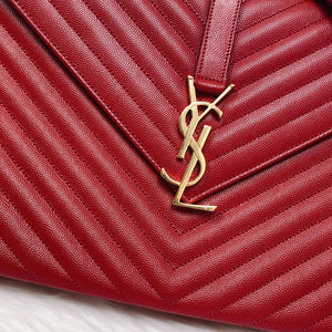 Envelope Large Bag in Chevron Quilted Grain de Poudre Embossed Leather