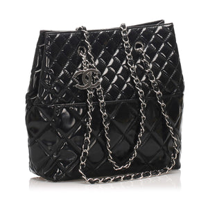 Chanel Matelasse Patent Leather Shoulder bag Black