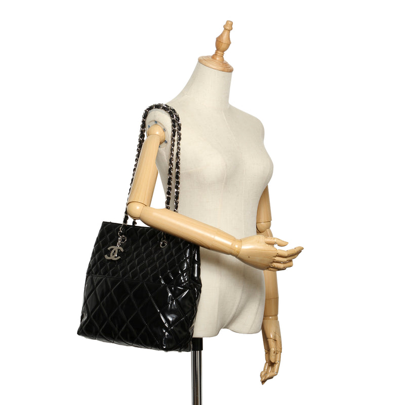 Auth Chanel Matelasse Women's Quilted Patent Leather Tote Bag Black