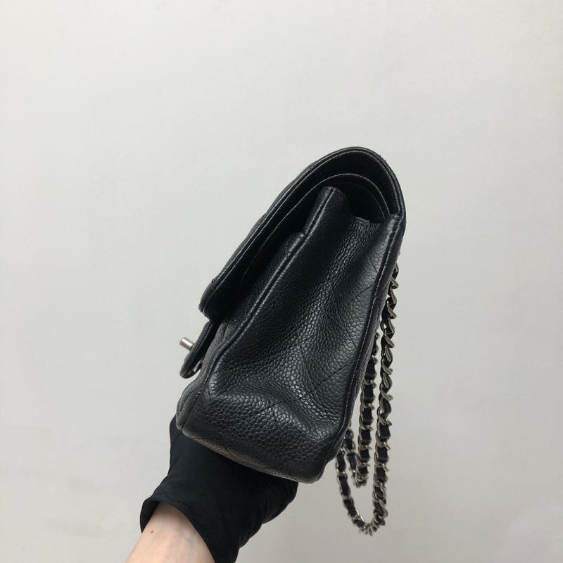 Classic Double Flap Caviar M/L in Black SHW