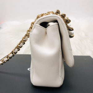 Medium Flap in White Quilted Lambskin Leather with Resin Bi-Colour Chain