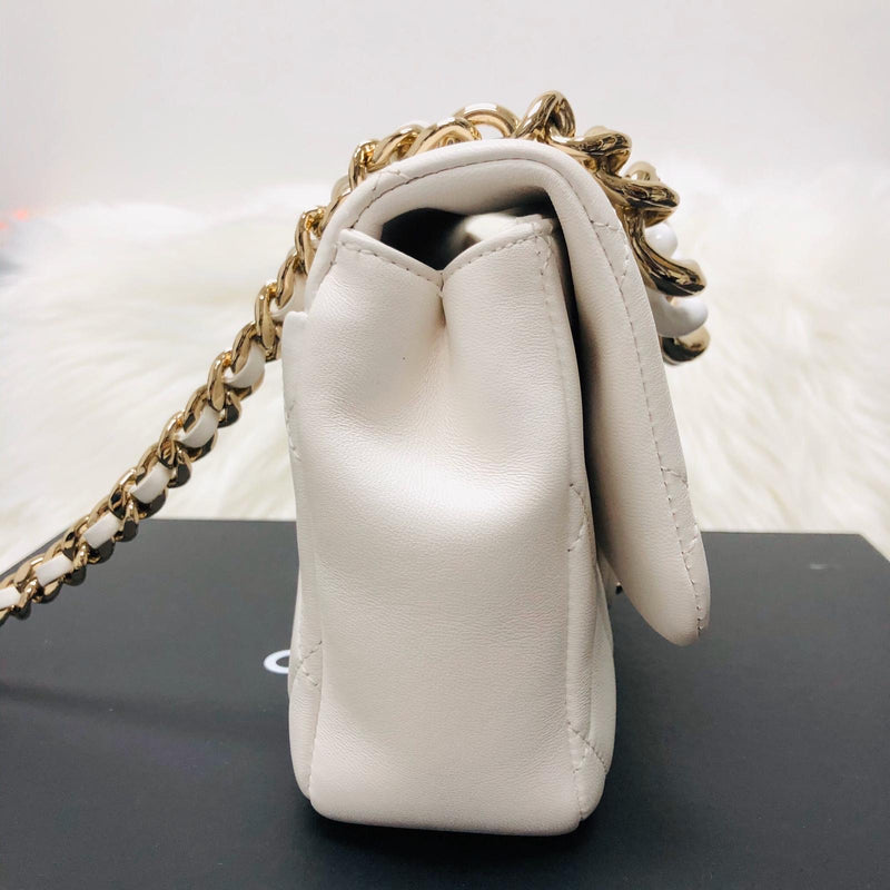 Medium Flap in White Quilted Lambskin Leather with Resin Bi-Colour Chain