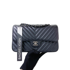 Classic Flap Medium Chevron Caviar Black RHW