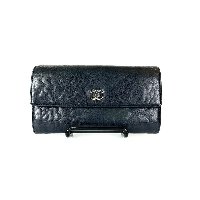 Camellia Lambskin Leather Wallet in Black