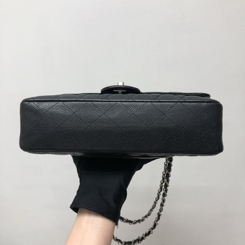 Classic Double Flap Caviar M/L in Black SHW