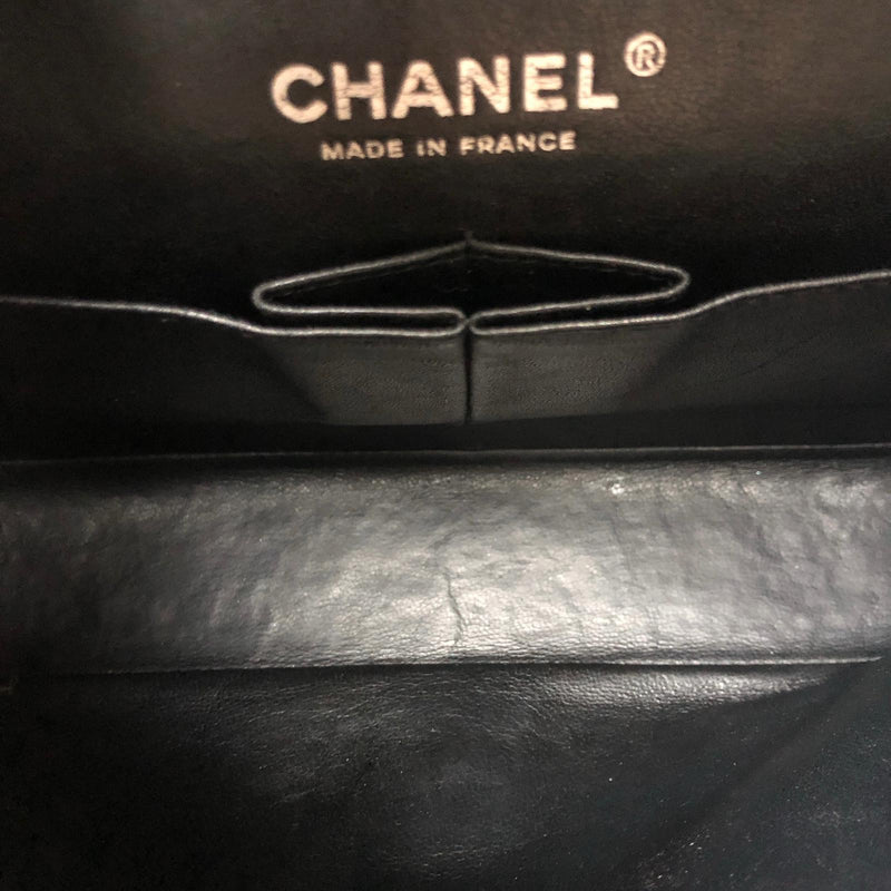 Classic Double Flap Caviar M/L in Black SHW