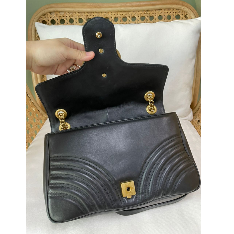 Medium GG Marmont Bag Calfskin Black GHW