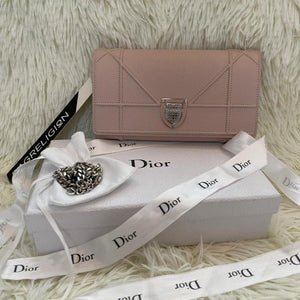 Diorama Wallet on Chain Pink