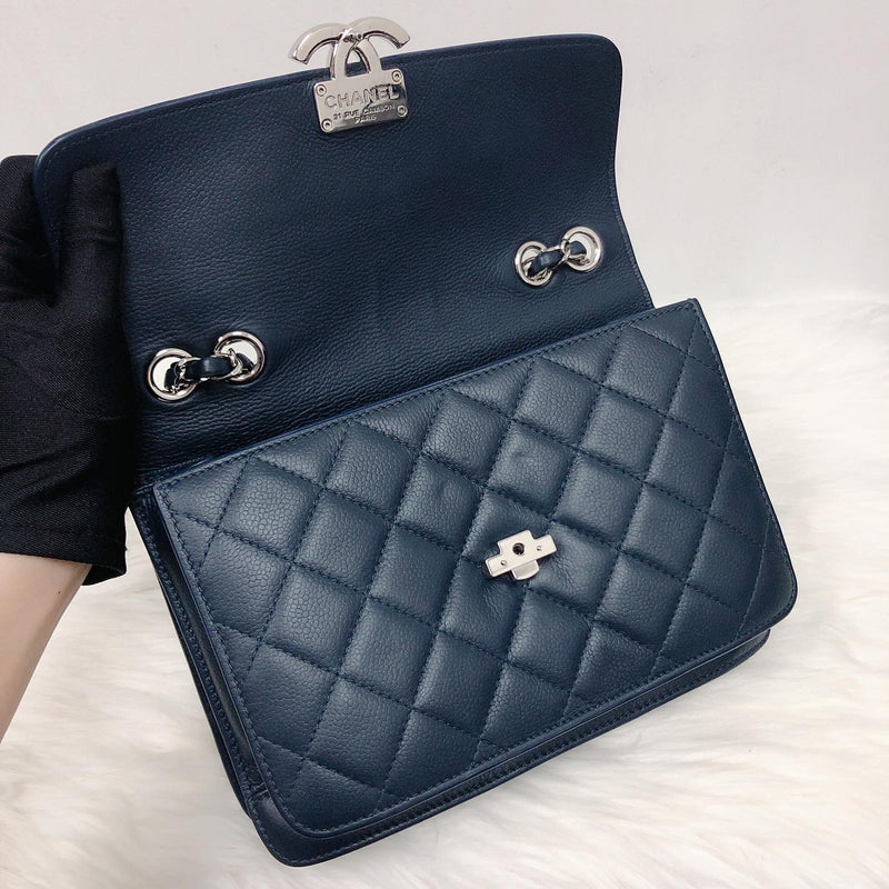 CC Blue Box Flap Medium in Grained Calfskin Quilted