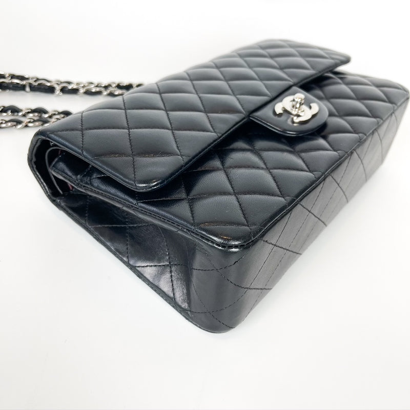 Classic Flap Medium Lambskin Black SHW