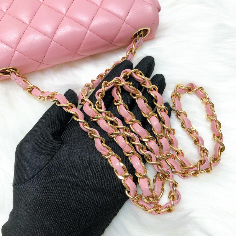 Chanel Flap Bag with Chunky Chain Strap Mini 22S Lambskin Coral Pink in  Lambskin Leather with Gold-tone - US