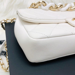 Medium Flap in White Quilted Lambskin Leather with Resin Bi-Colour Chain