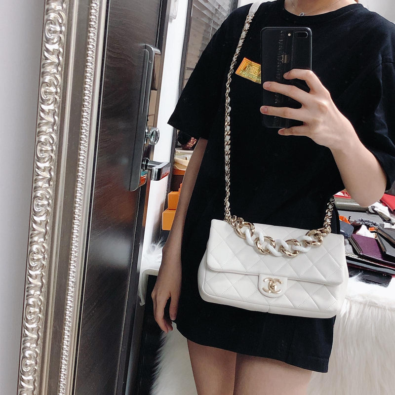 chanel classic flap purse