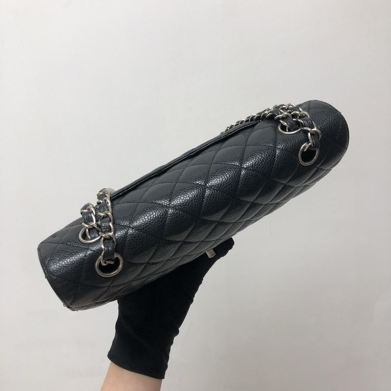 Classic Double Flap Caviar M/L in Black SHW