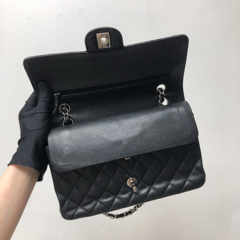Classic Double Flap Caviar M/L in Black SHW