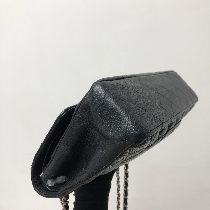 Classic Double Flap Caviar M/L in Black SHW