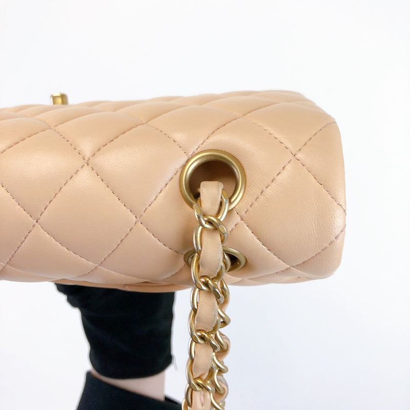 Classic Flap Medium Lambskin Beige GHW