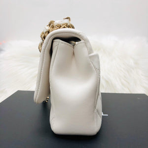 Medium Flap in White Quilted Lambskin Leather with Resin Bi-Colour Chain