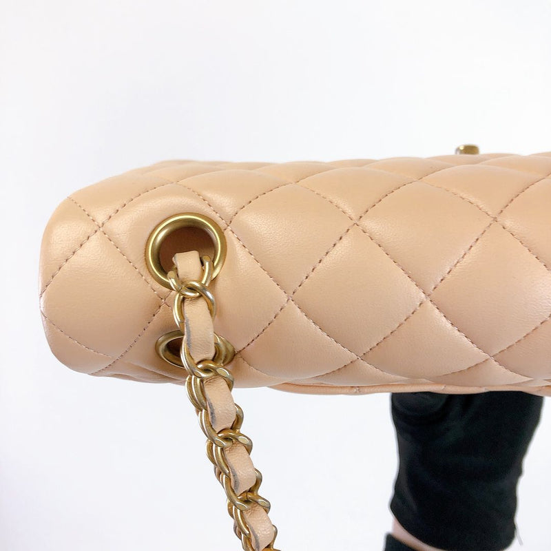 Classic Flap Medium Lambskin Beige GHW