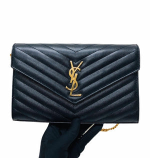Medium Grain de Poudre Envelope Wallet on Chain in Black