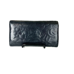 Camellia Lambskin Leather Wallet in Black