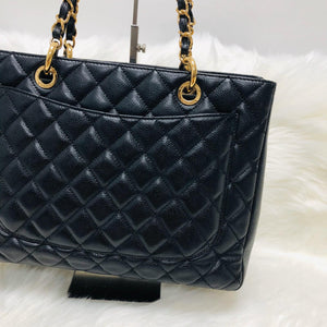 Chanel Black Caviar GST Leather Grand Shopping Tote in Black