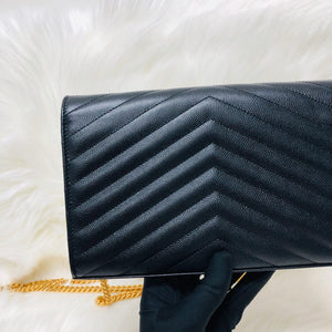 Medium Grain de Poudre Envelope Wallet on Chain in Black